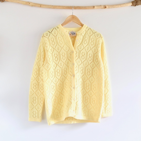 Sweater Bee by Banff Sweaters - Vintage 1970s Sweater Bee by Banff Cardigan